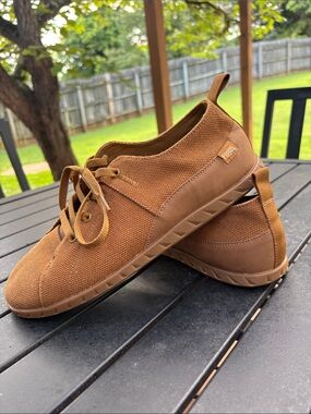 Flojos lace ups